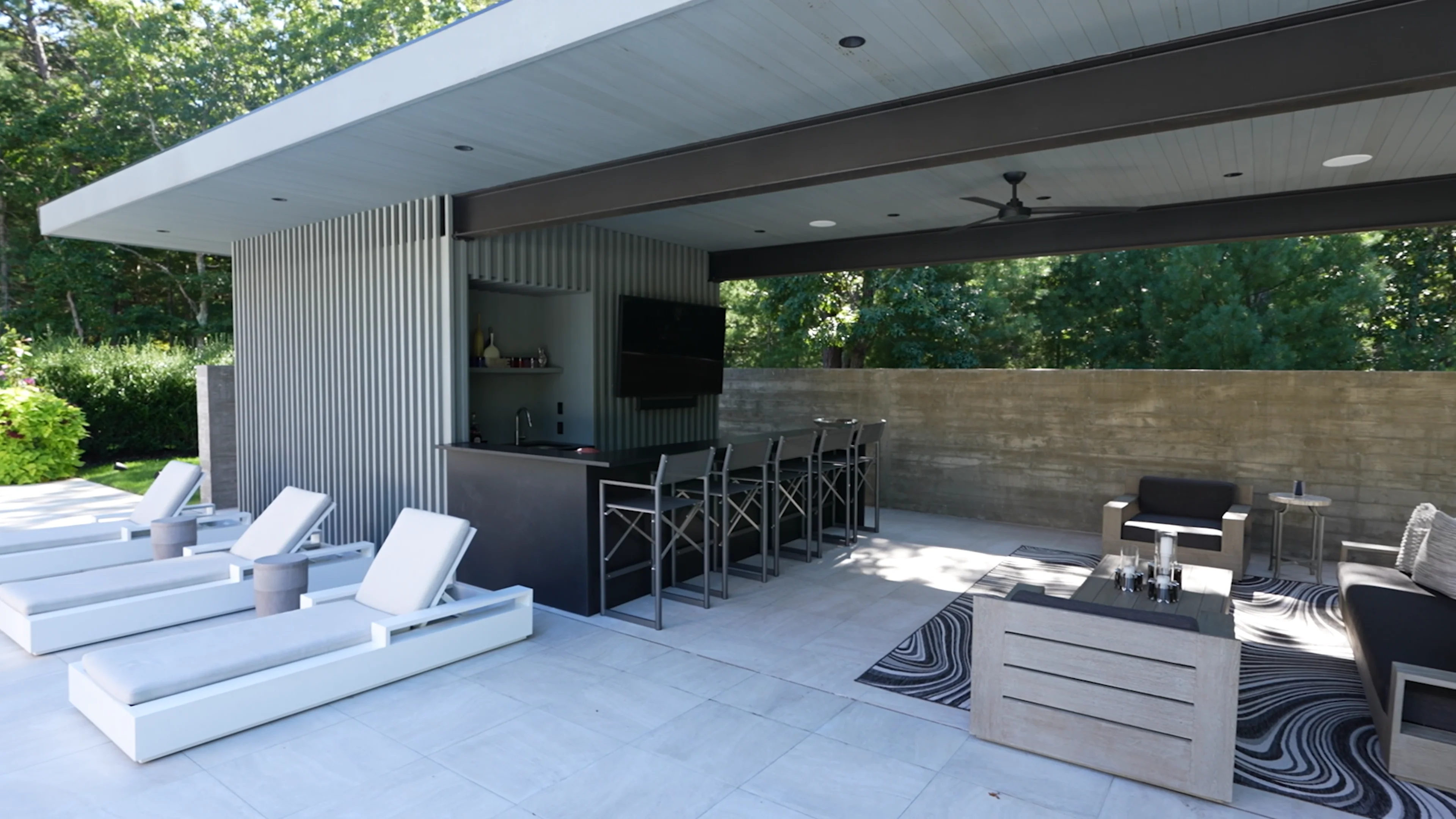 10 Best Luxury Outdoor Kitchen Features and Design Ideas