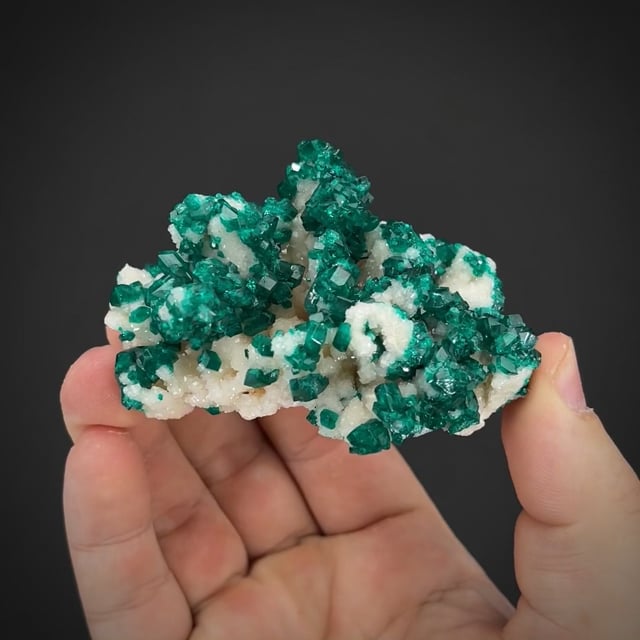 Dioptase on Calcite clusters