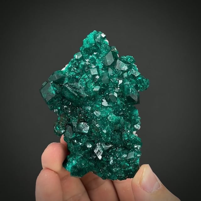 Dioptase (two generations) on Calcite
