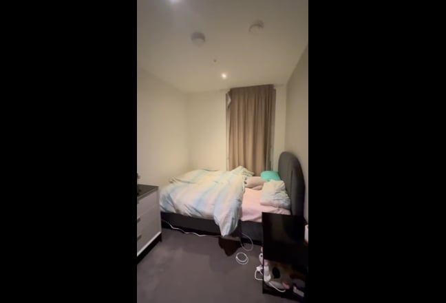 Room in a Large Modern 3Bed 2Bath  Main Photo