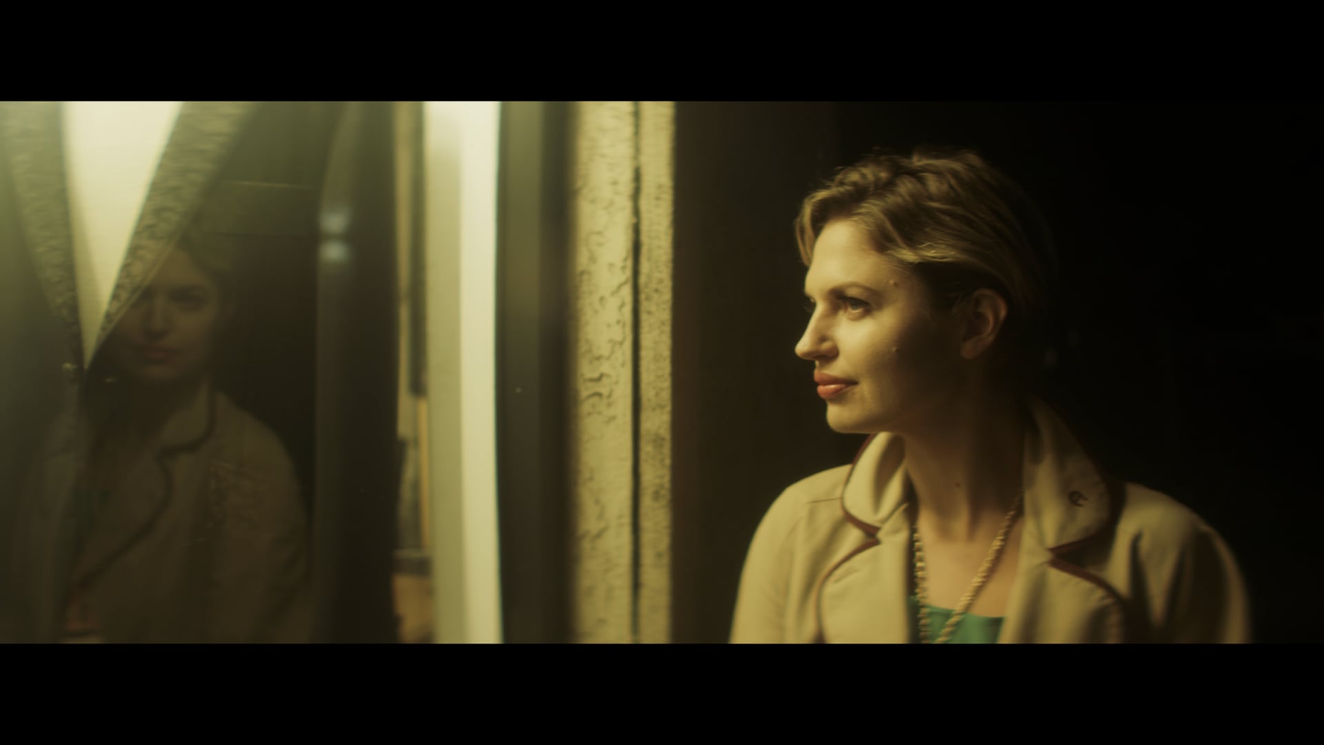 THE LOOKING GLASS - MISSY Giallo Short Film