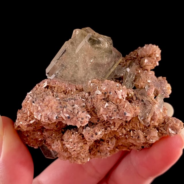 Baryte (fine crystals) on Dolomite