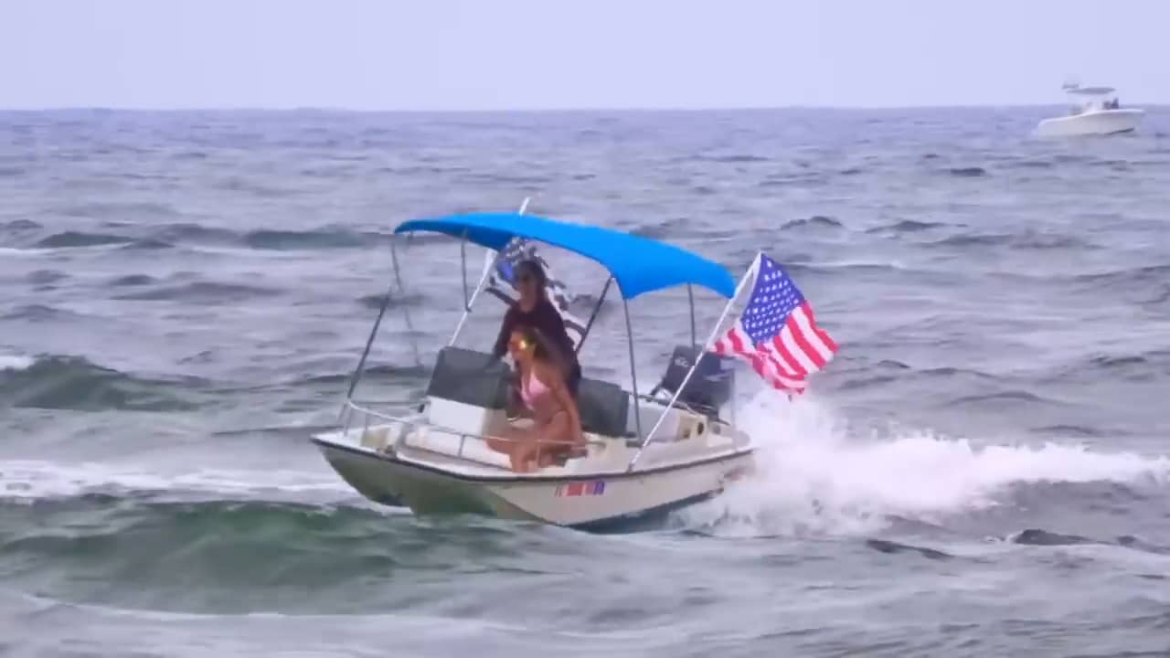 MAN GOES OVERBOARD ALMOST HITS ENGINE Boats vs Haulover Inlet on Vimeo