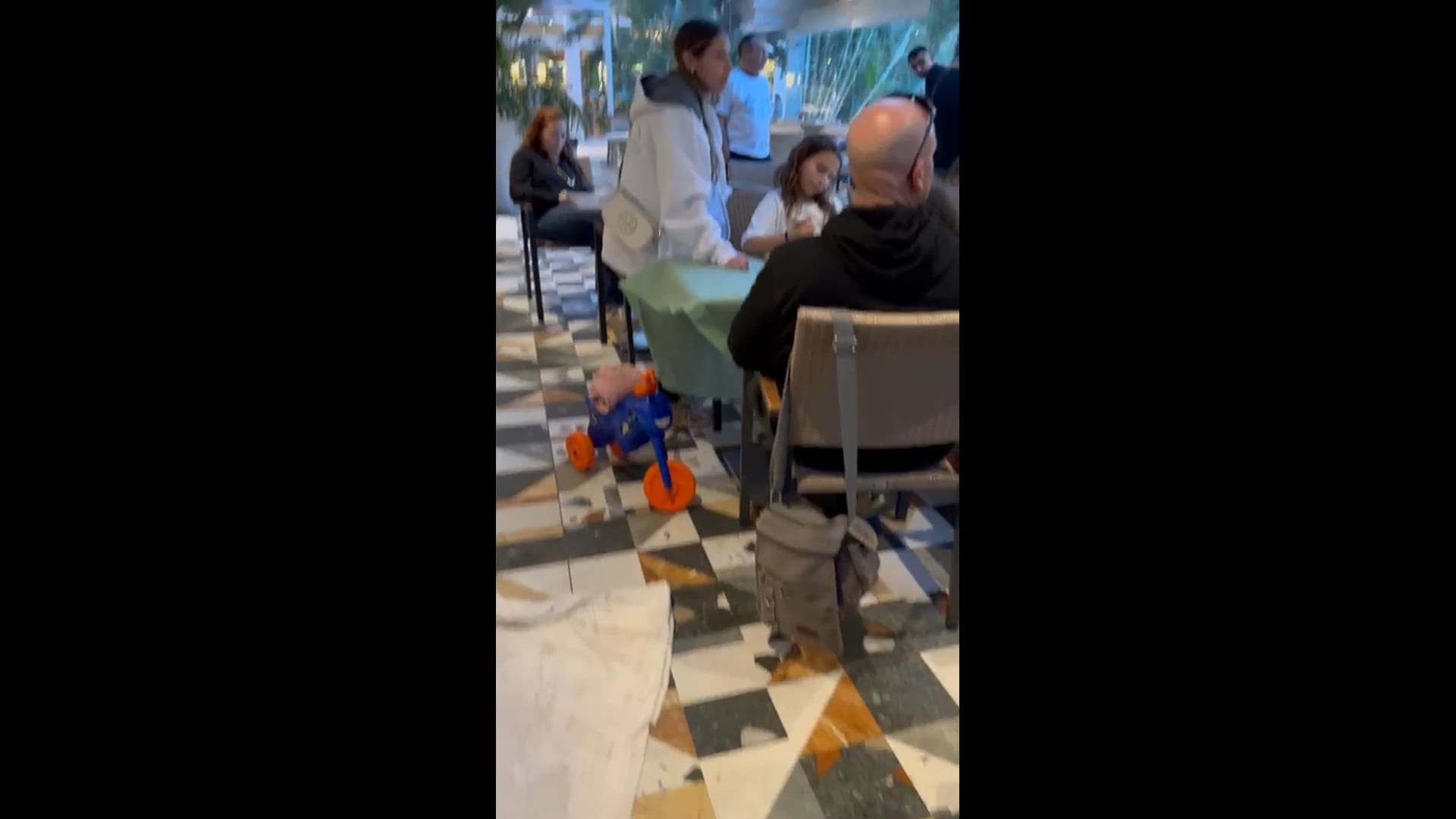 Kids from Nir Oz decorate sufganiyot