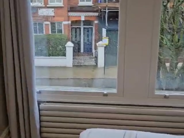 Bright & Spacious Double Room in a Victorian House Main Photo