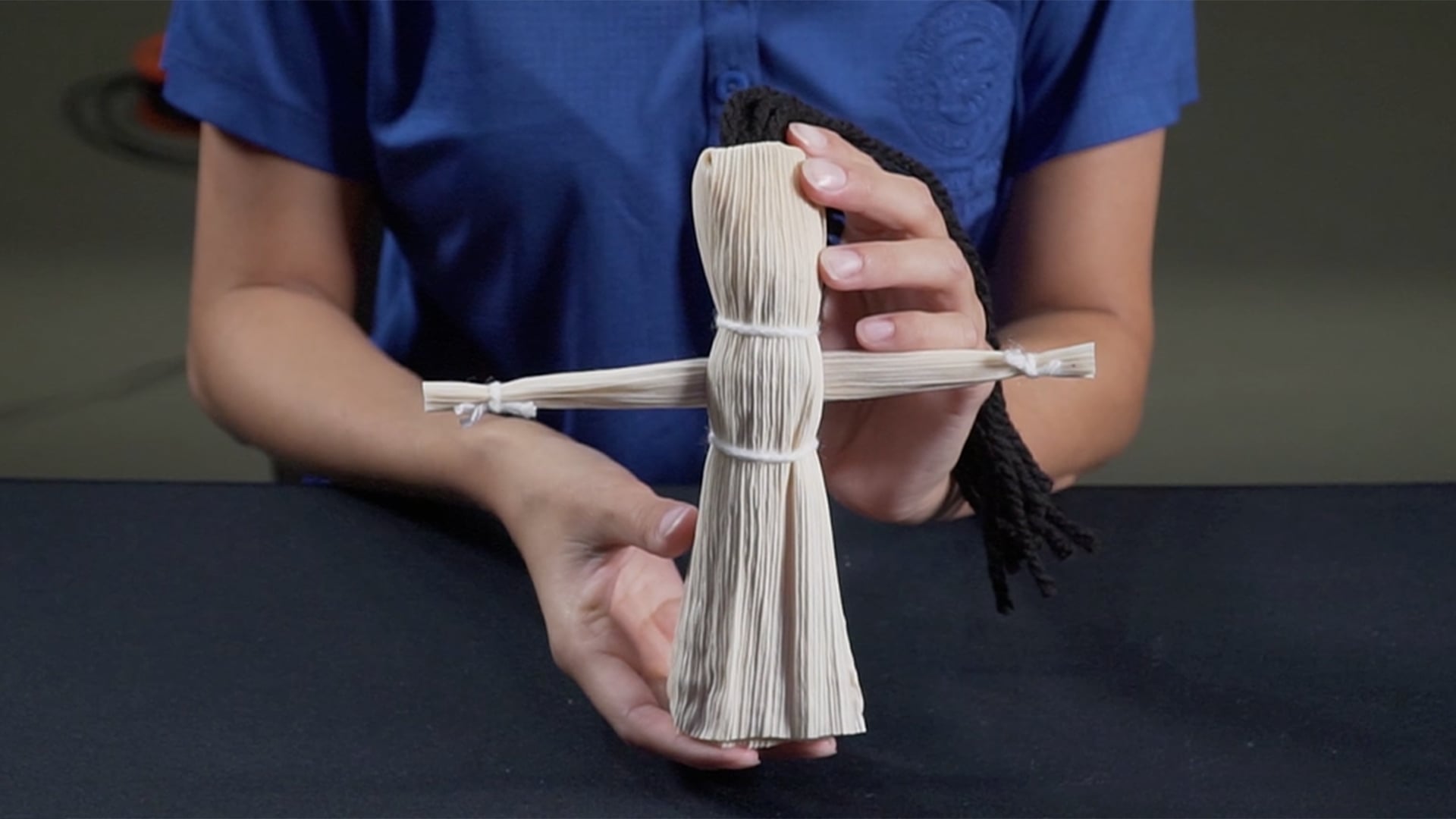 How To Make A Corn Husk Doll On Vimeo   1771553035 F849b3e77da8eb7178d766870b70d39792b32000629b0906910a6401cc588815 D