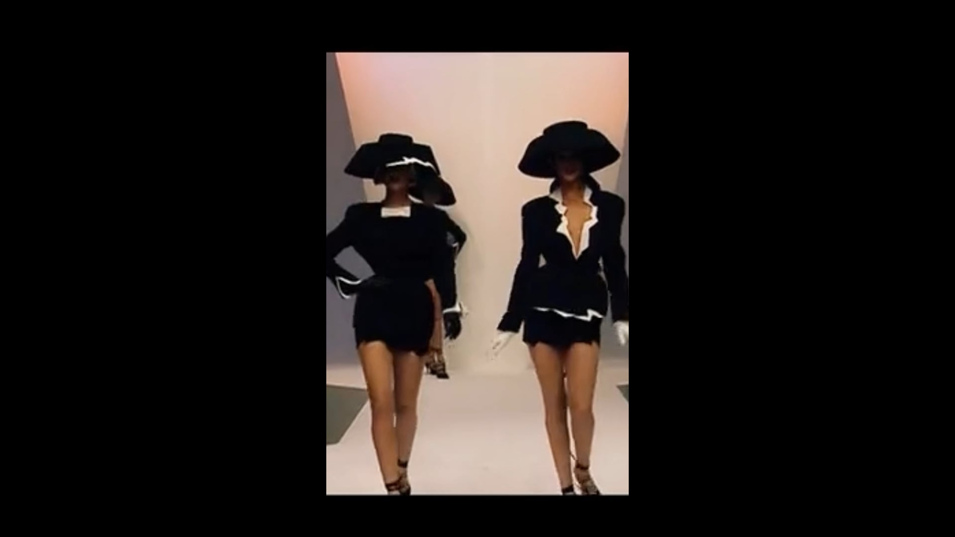 Iconic Thierry Mugler Vintage S/S 1994 Black White Zigzag