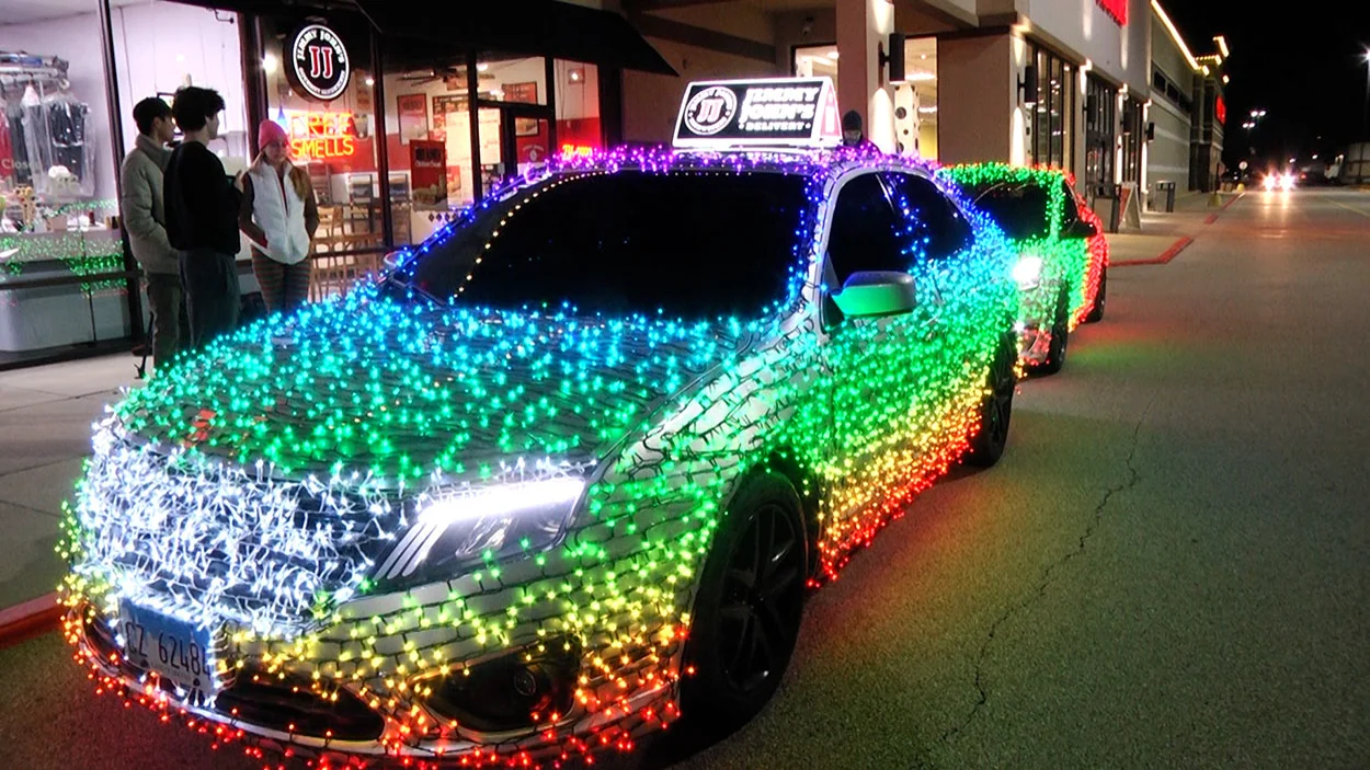 Two neighbors add holiday sparkle to Naperville-area streets with