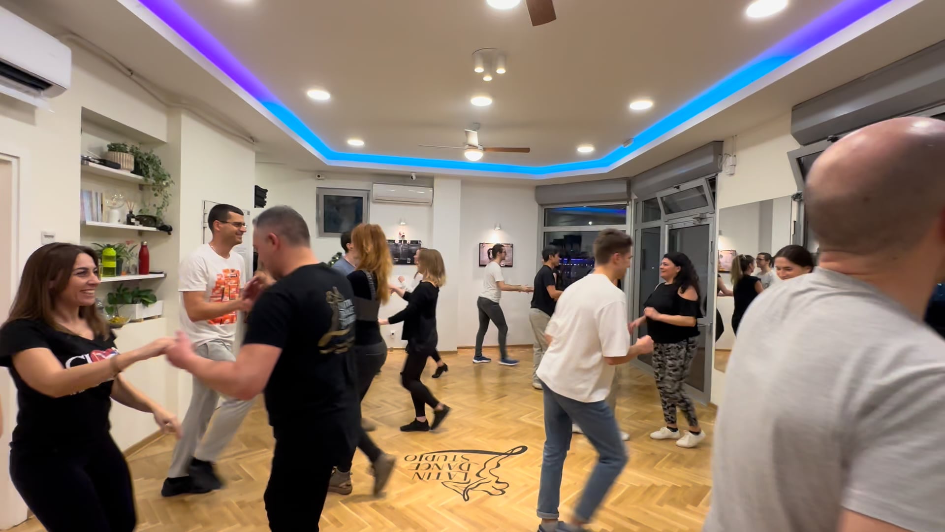 Learn Salsa, Bachata, Kizomba & Mambo at Latin Dance Studio