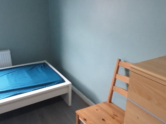 Spacious Room for Rent - Good Size Main Photo