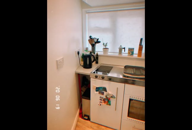 For a couple or individual, Spacious Modern Studio Main Photo