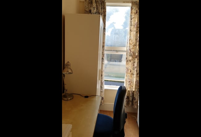 Double ensuite room to let in Uxbridge Main Photo