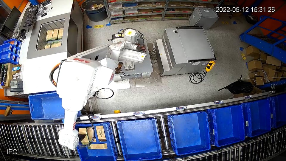 Goods-to-person picking from Autostore port