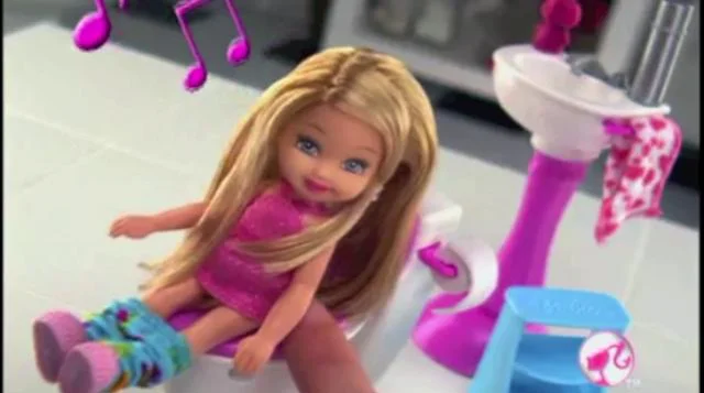 Oriq qiz dildoga sakraydi.