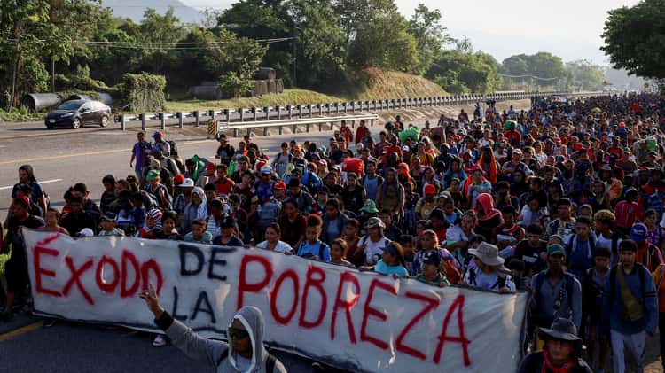 Milhares atravessam o M xico em caravana de migrantes para chegar aos Estados Unidos