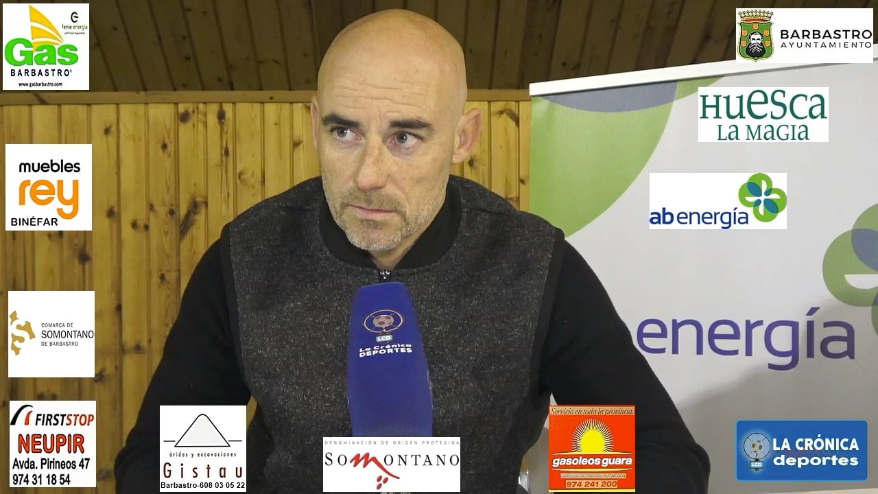 DANI MARTÍNEZ (Entrenador UD Barbastro) "El balance hasta ahora es bueno" "Necesitamos refuerzos, tenemos carencias" "Con el Barcelona lo vamos a dar todo" "Hay que conseguir más socios que se enganchen al equipo"
