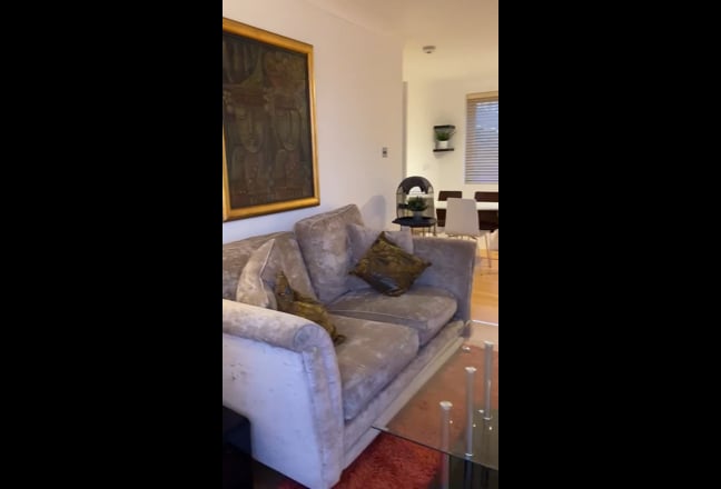 Canary Wharf E14, river facing 2 bed apartment  Main Photo