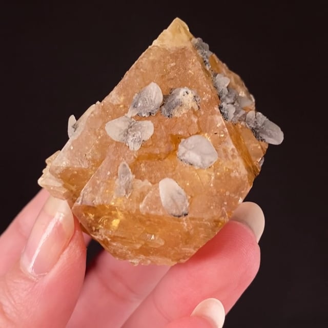 Scheelite with rare Calcite association