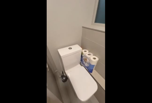 Spacious Bright Flat Heating/Hot Water Included! Main Photo