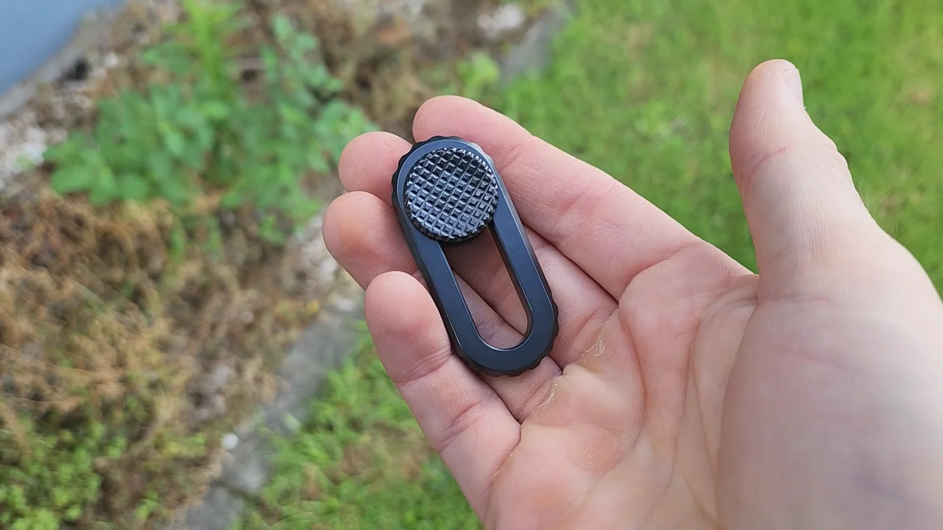 Floop 'B33' Titanium Fidget – Magnus Store