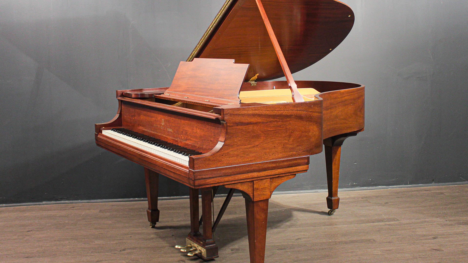 Рояль Steinway Model M 57Рояль Steinway Model M 57  