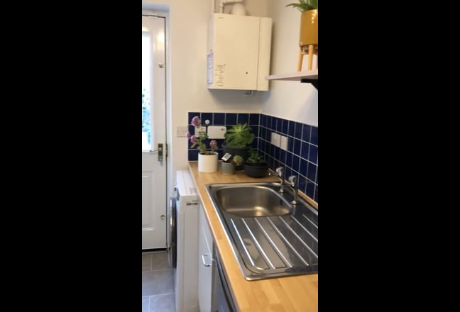 1 bedroom flat & private garden.  Bills included Main Photo