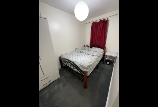 Double bedroom available only female £600 Main Photo