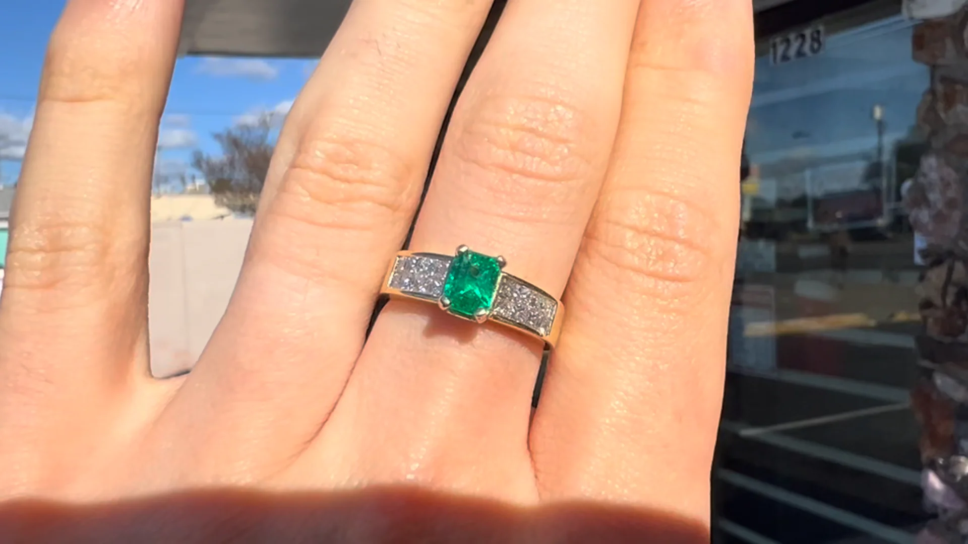 0.83ct Emerald & Princess Cut Diamond Ring in 18kt Gold