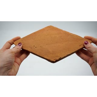 Vidéo: Terre cuite faite à la main avec traitement Rombo 12,5x25 cm