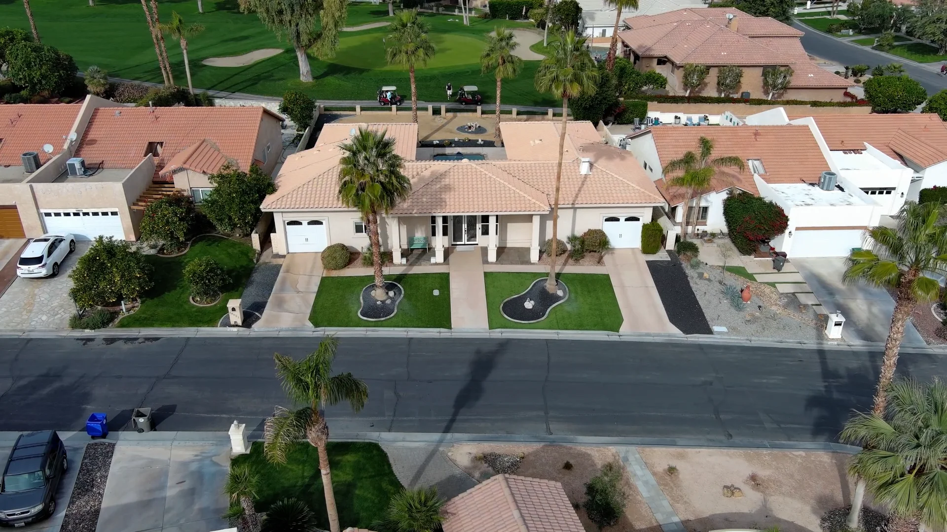 Beautiful Palm Desert Home in Avondale Country Club 38621 Nyasa Dr