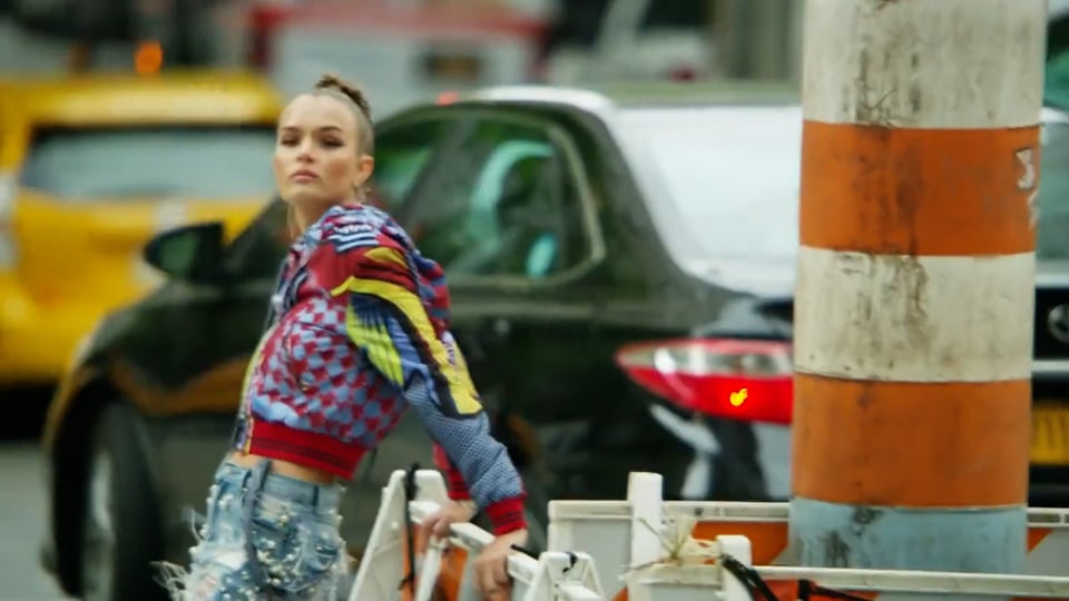 Preview image for video HARPERS_BAZAAR_GIF_4