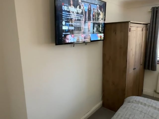 Furnished double room bills Included :) Main Photo