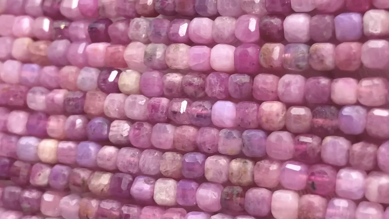 ピンクサファイア キューブカット3×3×3mm 半連/1連｜天然石ビーズの卸