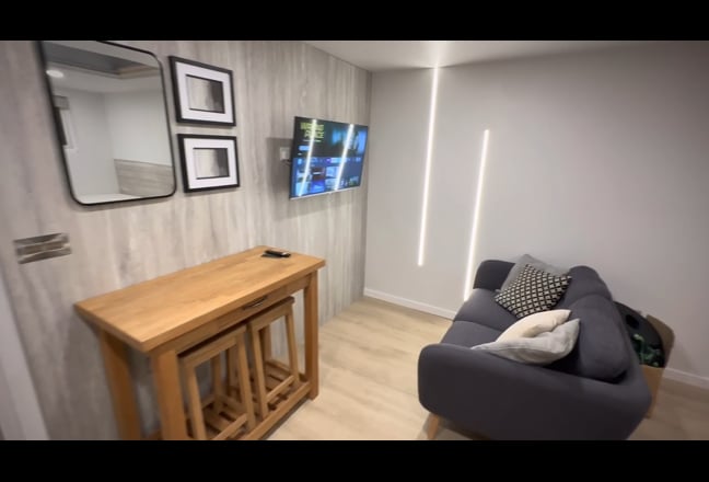 The Cube- Compact Annex. All bills inc Main Photo