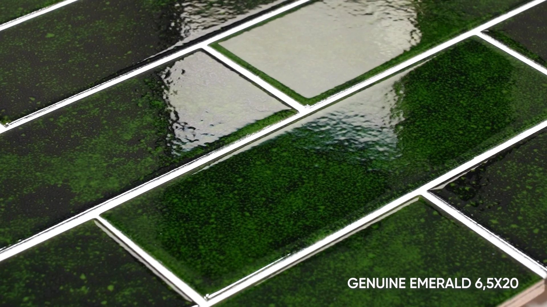 エマルイオン7　ネコgreenサマ CARMEN-GENUINE EMERALD 6,5X20