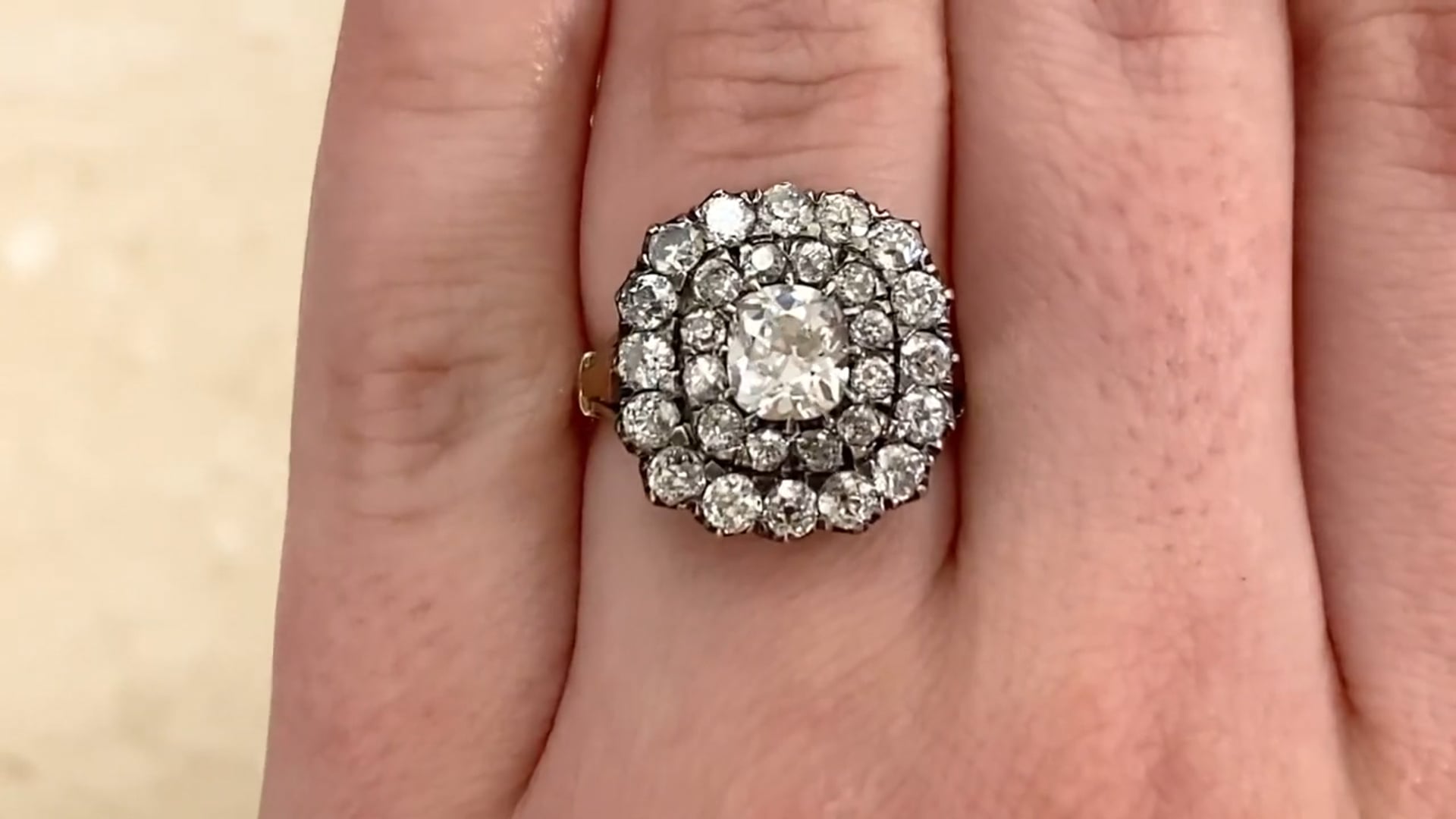 Bague Ancienne En Or Jaune 18 Carats Avec Diamant Coussin Sur Onyx - Taille 55 - Occasion