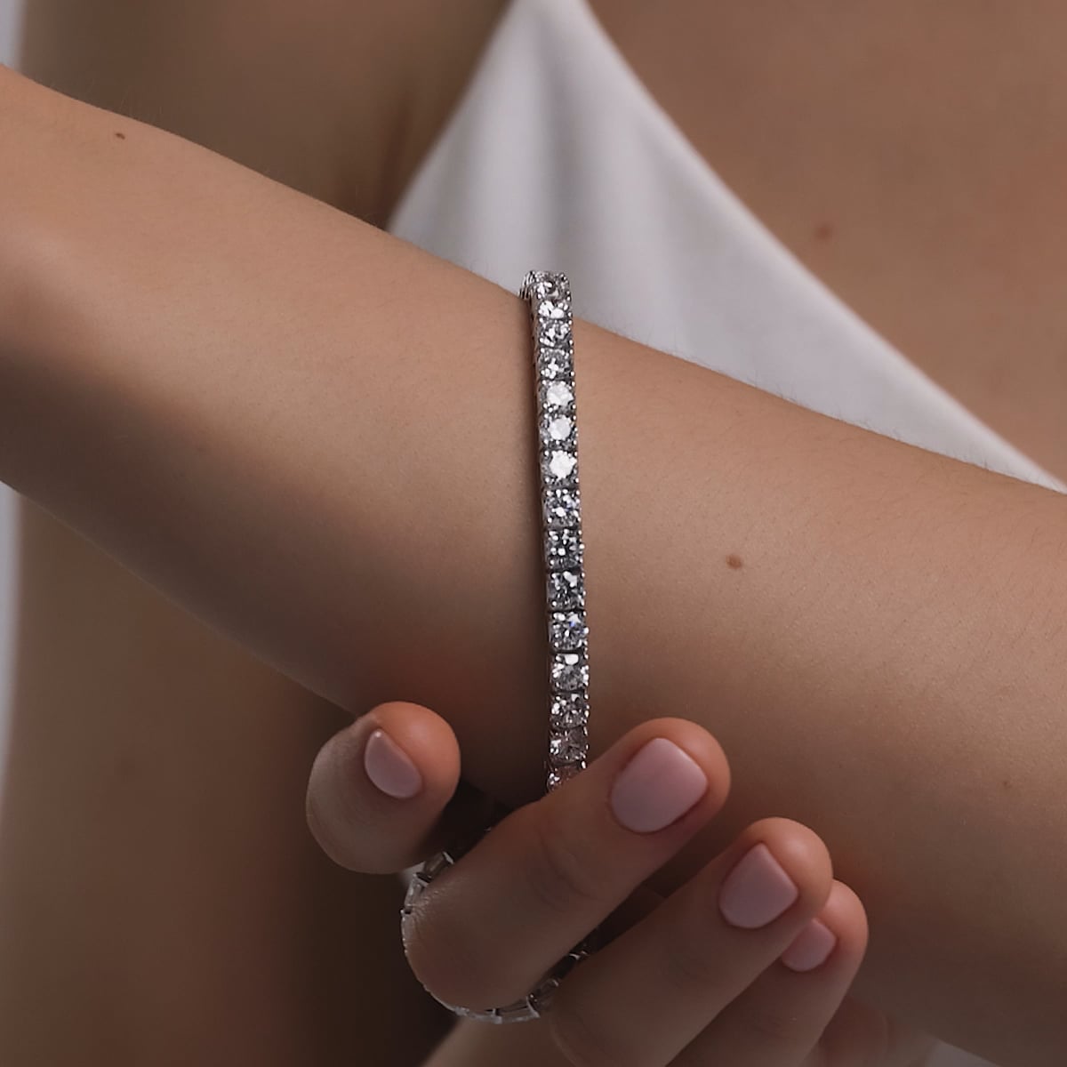 product video for 15 ctw Round Lab Grown Diamond Four-Prong Tennis Bracelet - 7.5 Inches