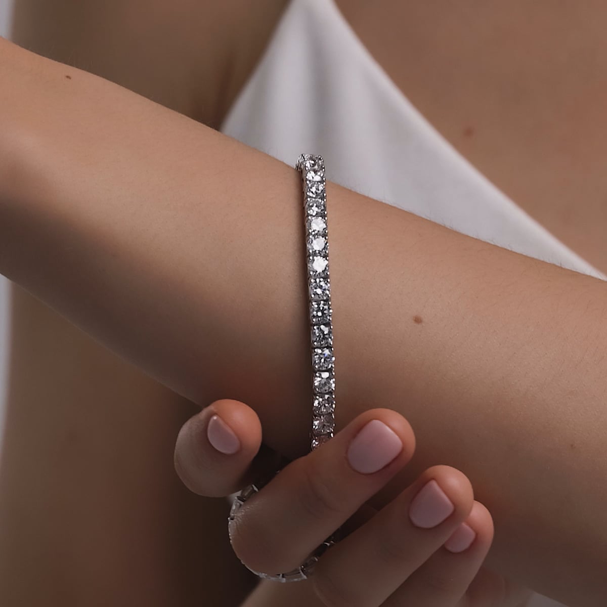 product video for 20 ctw Round Lab Grown Diamond Four-Prong Tennis Bracelet - 7 Inches