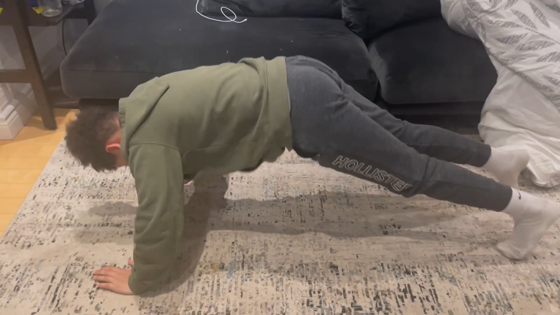 Watch boe bender's Push Ups: 21 push ups