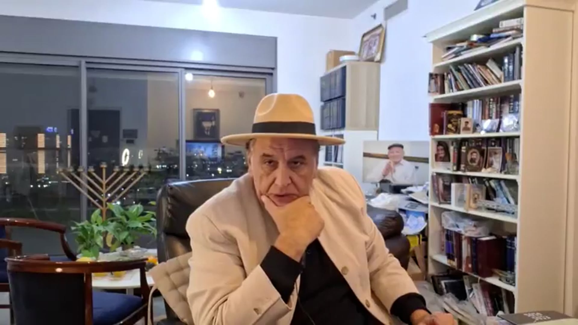 בין שעון חול לבין חולות עזה ולבין המבדיל בין קודש פתיח ,לחול 10.1.24