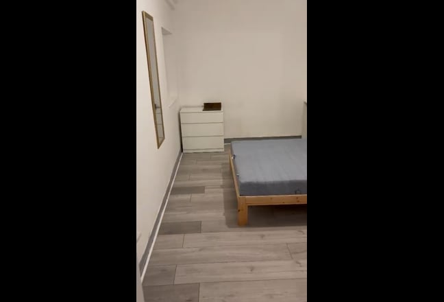 Large Double Bedroom - All bills included Main Photo