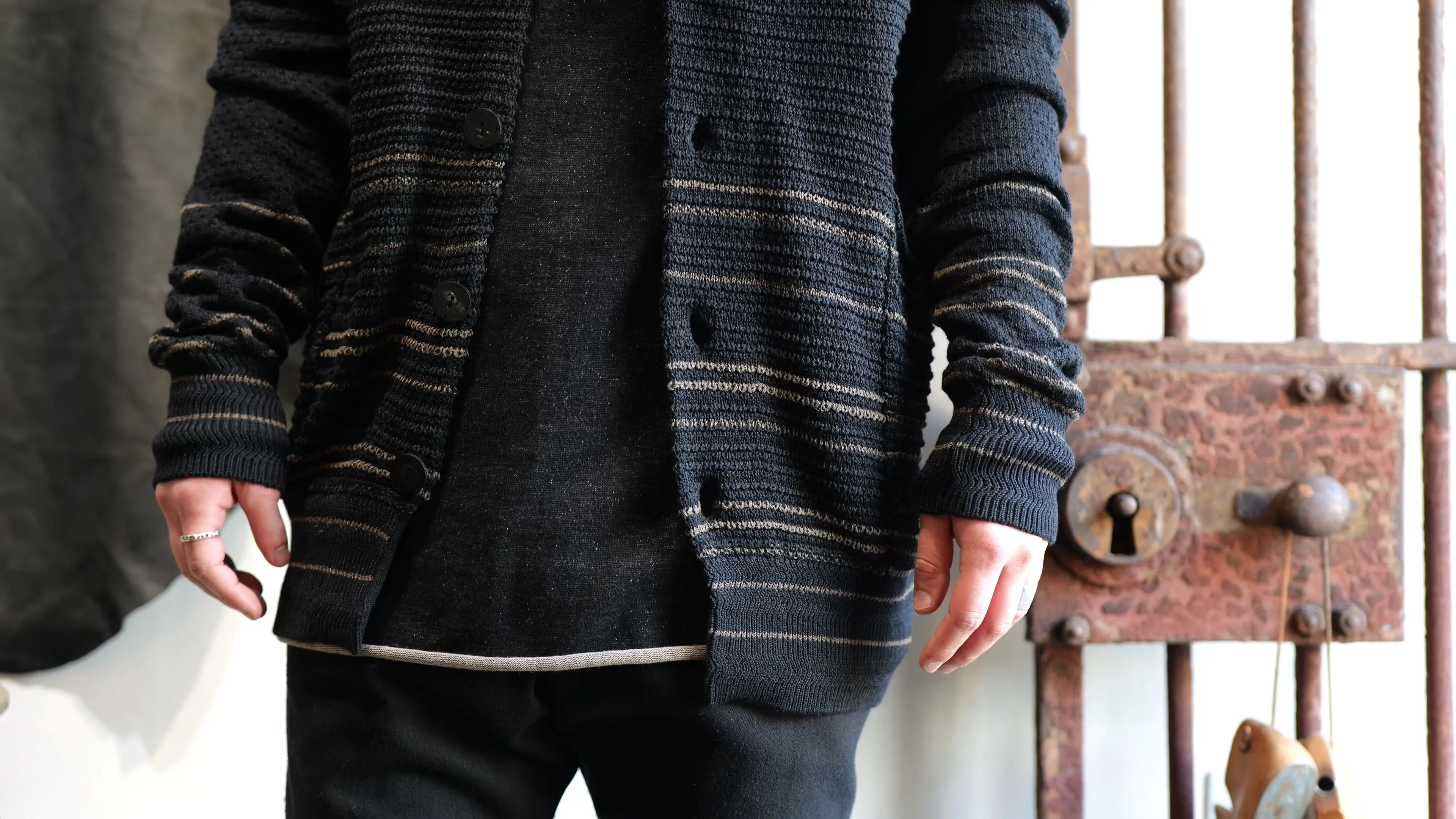 SKB-LNBC. Hight Neck Knit Linen Nylon Cotton. Black. DEVOA