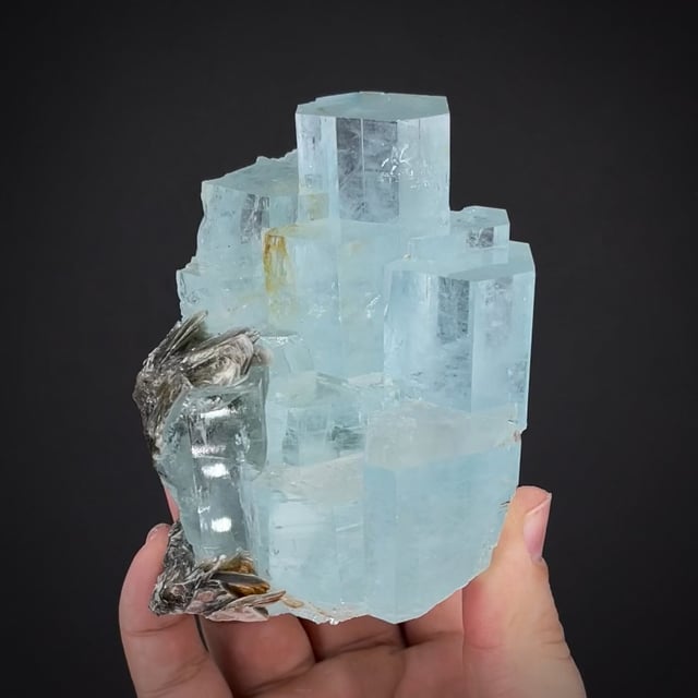 Aquamarine with Muscovite