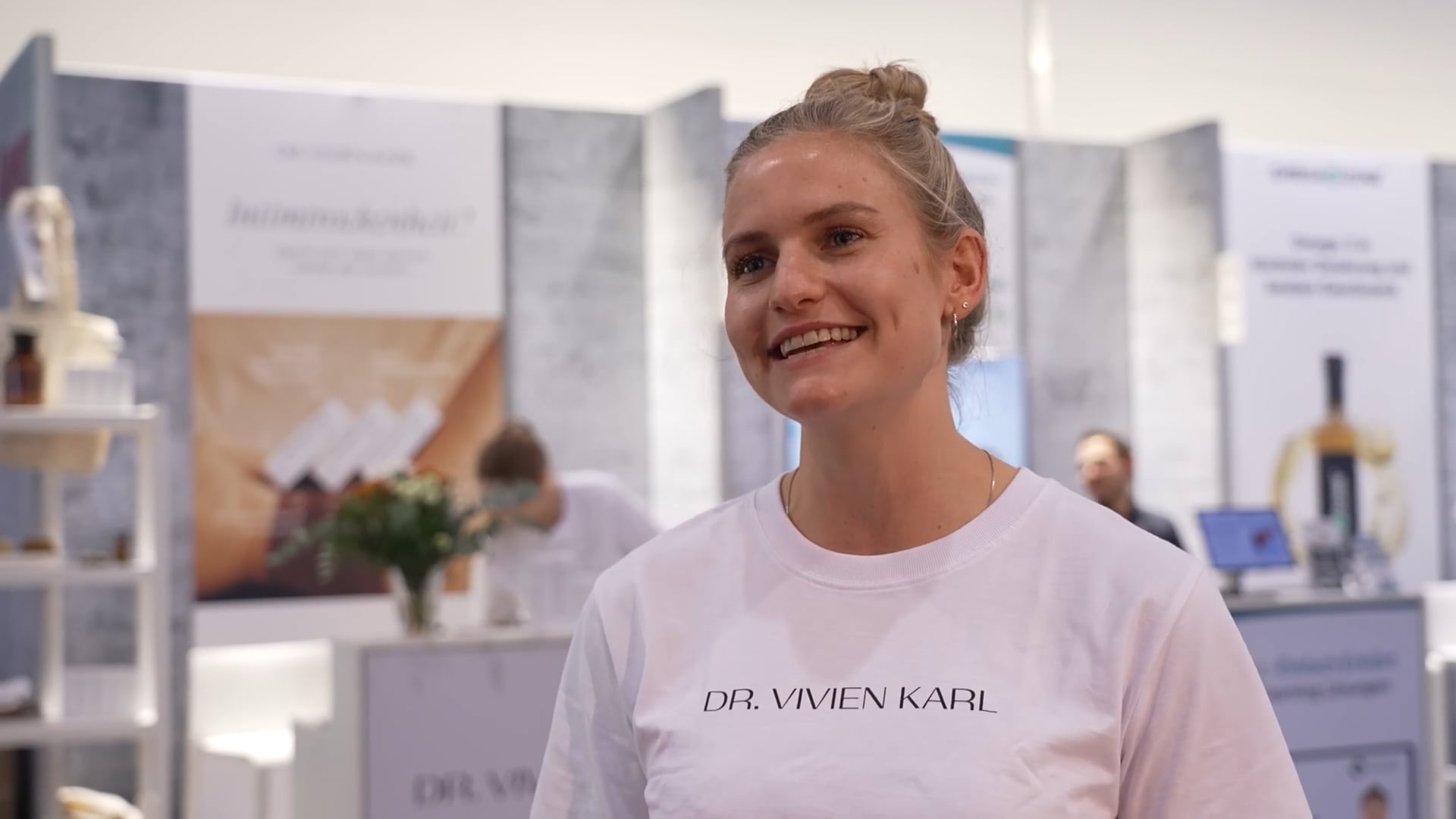 Ausstellerstimme DR. VIVIEN KARL