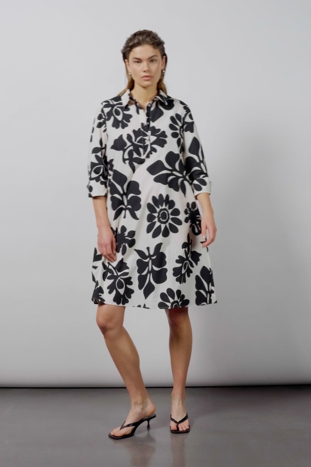 black dress linen Robe 'Elina' midi en lin noir bio / M 8 Color:Floral Combo Meet the perfect black Nicole Scherzinger - backless