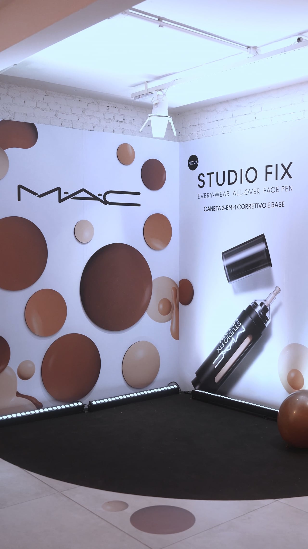 MAC Cosmetics — MAC Cosmetics · com ECD Videos