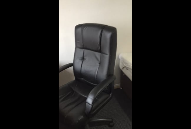 3 bedroom flat (2 toilets) in London E1 -Limehouse Main Photo