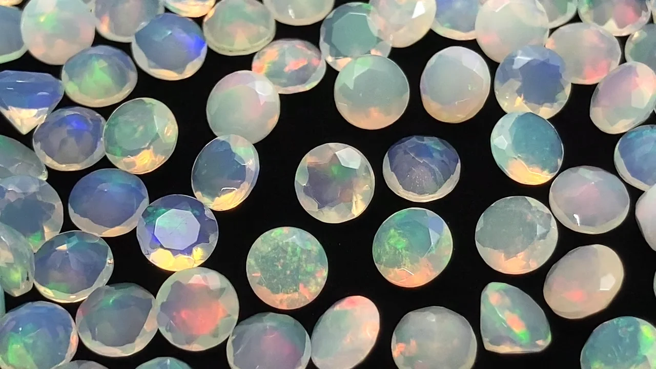 オパール 【産地・エチオピア】 穴なしラウンドファセットカット5×5mm