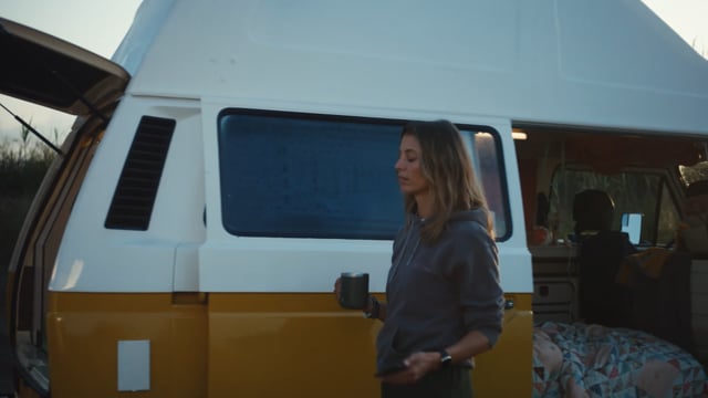 deVine Voices Native Italian Male Voiceover Fitbit Commercial