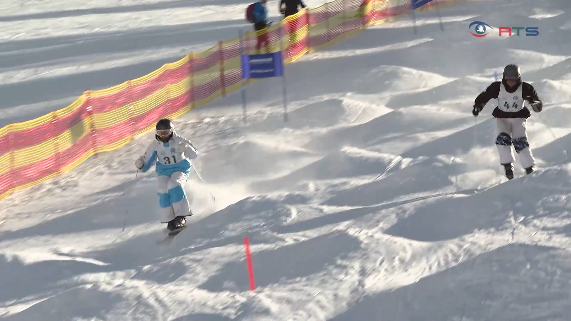 mogul-alps-tour-50-starter-gehen-beim-buckelpisten-rennen-in-muehlbach-an-den-start